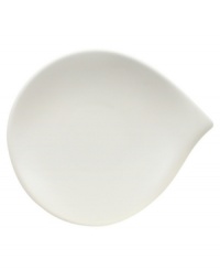 Reshape modern tables with the Flow bread and butter plates from Villeroy & Boch. A fluid, asymmetrical design in white fine china offers unconventional elegance for every meal and occasion. Reshape modern tables with the Flow bread and butter plates from Villeroy & Boch. A fluid, asymmetrical design in white fine china offers unconventional elegance for every meal and occasion.
