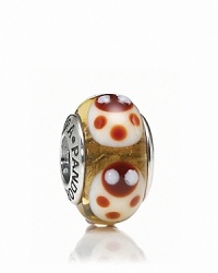 Lucky ladybugs adorn this colorful murano glass charm. Logo-engraved sterling silver trim displays the PANDORA signature.