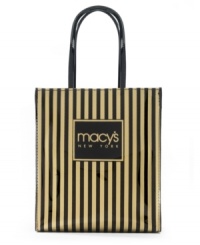 Your very own piece of the magic! This versatile lunch tote showcases the fashion icon that does everything larger than life-an annual Thanksgiving Day Parade, 4th of July Fireworks, Flower Show and so much more. Remember the decadence of Herald Square and the history behind this household name with this everyday essential, a smart solution to having lunch on the go! Your very own piece of the magic! This versatile lunch tote showcases the fashion icon that does everything larger than life-an annual Thanksgiving Day Parade, 4th of July Fireworks, Flower Show and so much more. Remember the decadence of Herald Square and the history behind this household name with this everyday essential, a smart solution to having lunch on the go!