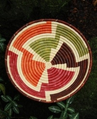 Bold zigzags in vibrant colors represent the three peoples of Rwanda-Hutus, Tutsi and Twa-as they move forward with a national sense of unity and purpose. Bold zigzags in vibrant colors represent the three peoples of Rwanda-Hutus, Tutsi and Twa-as they move forward with a national sense of unity and purpose.