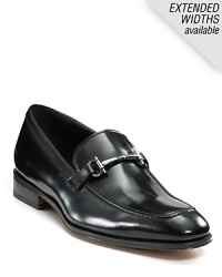 A sleek dress shoe crafted in burnished Italian leather, finished with the signature gancini log bit at the tongue. A sleek dress shoe crafted in burnished Italian leather, finished with the signature gancini log bit at the tongue.