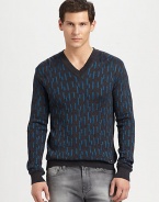 An artfully designed jacquard pattern adorns this v-neck pullover, shaped in a luxurious extra fine merino wool blend.V-neckRibbed knit collar, cuffs and hem61% merino wool/39% viscoseDry cleanMade in Italy