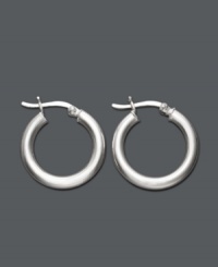 Round out your look in a style staple. Giani Bernini's small hoop earrings feature a click backing in polished sterling silver. Approximate diameter: 3/4 inch. Round out your look in a style staple. Giani Bernini's small hoop earrings feature a click backing in polished sterling silver. Approximate diameter: 3/4 inch.