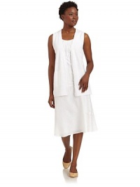 THE LOOKV-neckFront button closureSleevelessRibbed detailsFront patch pocketsRibbed hemTHE FITAbout 29 from shoulder to hemTHE MATERIAL56% linen/44% cottonCARE & ORIGINMachine washImportedModel shown is 5'9½ (176cm) wearing US size Small. THE LOOKV-neckFront button closureSleevelessRibbed detailsFront patch pocketsRibbed hemTHE FITAbout 29 from shoulder to hemTHE MATERIAL56% linen/44% cottonCARE & ORIGINMachine washImportedModel shown is 5'9½ (176cm) wearing US size Small.