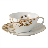 A coupe shape service decorated with golden leaves that seems to be brought to life by a subtle variation of nature in each piece. Vegetal Gold can stand alone or be accented with Diamond, Gold or Palmyre. A coupe shape service decorated with golden leaves that seems to be brought to life by a subtle variation of nature in each piece. Vegetal Gold can stand alone or be accented with Diamond, Gold or Palmyre.