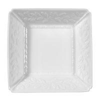 The Louvre dinnerware collection takes its design inspiration from architectural motifs that adorn the exterior of the Louvre museum. Casual or formal, this collection offers great practicality and adapts to every occasion. Oven and dishwasher safe, many of the bakeware pieces transition from oven to table.