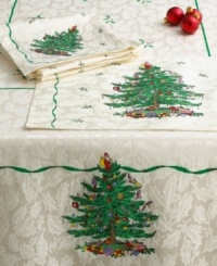 In beautiful winter white with a jacquard weave, this runner makes the perfect addition to your Spode Christmas Tree collection. Featuring dashing green garlands strung around the classic tree print. In beautiful winter white with a jacquard weave, this runner makes the perfect addition to your Spode Christmas Tree collection. Featuring dashing green garlands strung around the classic tree print.