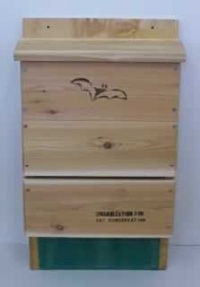 Looker Single Chamber Bat House holds 100 bats approved by the Organization for Bat Conservation Looker Single Chamber Bat House holds 100 bats approved by the Organization for Bat Conservation