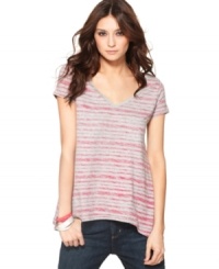 Rendered in 100% cotton, this DKNY Jeans tee features a weathered stripe print and uneven hem for a vintage-inspired feel! Rendered in 100% cotton, this DKNY Jeans tee features a weathered stripe print and uneven hem for a vintage-inspired feel!