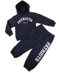 He'll have super-fan status early in this comfortable, sporty New York Giants NFL hoodie and pant set from Outerstuff. He'll have super-fan status early in this comfortable, sporty New York Giants NFL hoodie and pant set from Outerstuff.