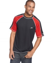 Don't cut your day short. Keep the fun going all day long by protecting yourself with this rashguard from Speedo featuring UV Block the Burn technology. Don't cut your day short. Keep the fun going all day long by protecting yourself with this rashguard from Speedo featuring UV Block the Burn technology.
