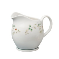 Pfaltzgraff Winterberry Gravy/Sauce Pitcher Pfaltzgraff Winterberry Gravy/Sauce Pitcher