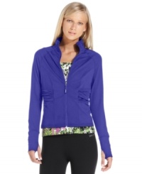 High-performance quality and chic style combine in this zip-up jacket from Calvin Klein Performance. High-performance quality and chic style combine in this zip-up jacket from Calvin Klein Performance.