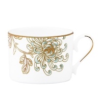Painted Camellia brings vintage florals to life with just the right amount of color to make the dinner table unique. Draped against a gold-rimmed white canvas, delicate painted florals create a beautiful melodic feel. The salad plate, defined by a rich black background, is artfully juxtaposed to its white-bodied counterpart for a dramatic contrast. Painted Camellia brings vintage florals to life with just the right amount of color to make the dinner table unique. Draped against a gold-rimmed white canvas, delicate painted florals create a beautiful melodic feel. The salad plate, defined by a rich black background, is artfully juxtaposed to its white-bodied counterpart for a dramatic contrast.