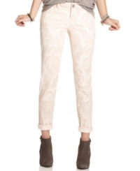 For a look that has major graphic power, slip into Freestyle's five-pocket-style damask-print skinny jeans! For a look that has major graphic power, slip into Freestyle's five-pocket-style damask-print skinny jeans!
