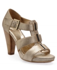 Flaunt your legs with the lovely Palaiseau sandals by Sofft. Gleaming metal hardware lights up the T-strap silhouette. Flaunt your legs with the lovely Palaiseau sandals by Sofft. Gleaming metal hardware lights up the T-strap silhouette.