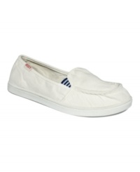 The perfect shoes for boardwalks and boats. The Lido skimmer flats by Roxy are ready for summer with their laid-back fabric design. The perfect shoes for boardwalks and boats. The Lido skimmer flats by Roxy are ready for summer with their laid-back fabric design.