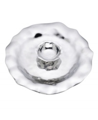 Pretty and polished, this Organics chip and dip from Lenox's collection of serveware and serving dishes combines natural shapes in bright aluminum with a playful ruffled edge. Modular pieces make it easy to set and clean up.