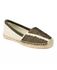 Kick it old school. Add a vintage vibe to your look in the hippie-chic Berlynn espadrilles by Bare Traps. Ruched details and neutral hues make this comfy flat the natural choice.