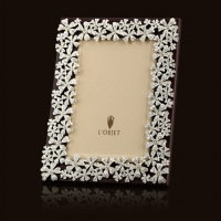 L'Objet Platinum Garland 2 x 3 Picture Frame L'Objet Platinum Garland 2 x 3 Picture Frame