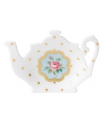 Sweet tea. Spots of gold and a flower plucked from the classic Old Country Roses dinnerware pattern make this Royal Albert tea tip an essential part of your afternoon tradition. Sweet tea. Spots of gold and a flower plucked from the classic Old Country Roses dinnerware pattern make this Royal Albert tea tip an essential part of your afternoon tradition.