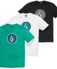 Upgrade your casual style to include the streetwise skate style of this tee from Volcom. Upgrade your casual style to include the streetwise skate style of this tee from Volcom.