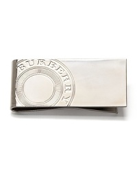 This definitively polished money clip imparts classic refinement that matches your everyday style.