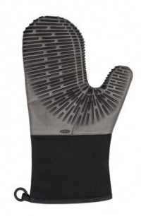 OXO Good Grips Silicone Oven Mitt with Magnet, Licorice Black OXO Good Grips Silicone Oven Mitt with Magnet, Licorice Black