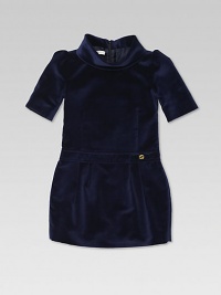 Plush cotton velvet in a drop-waist silhouette with bow, interlocking G detail and cowlneck.CowlneckShort sleevesBack zipperDrop waist with bow and interlocking GPleated skirtSatin liningCottonDry cleanMade in Italy Plush cotton velvet in a drop-waist silhouette with bow, interlocking G detail and cowlneck.CowlneckShort sleevesBack zipperDrop waist with bow and interlocking GPleated skirtSatin liningCottonDry cleanMade in Italy