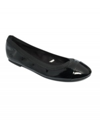 A ladylike ballet flat with a shiny twist. Lacoste's Constance 4 ballet flats have a cute capped toe and a comfy elastic gore around the vamp. A ladylike ballet flat with a shiny twist. Lacoste's Constance 4 ballet flats have a cute capped toe and a comfy elastic gore around the vamp.