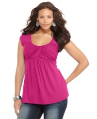 Soprano gets trendy-chic with around-town-wear. Effortless to put on, this plus size topper always look cute. Soprano gets trendy-chic with around-town-wear. Effortless to put on, this plus size topper always look cute.