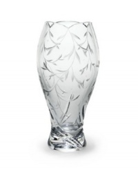 A delicate, etched vine motif and a scalloped rim infuses your décor with gentle sophistication. A delicate, etched vine motif and a scalloped rim infuses your décor with gentle sophistication.