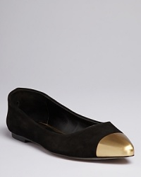 Highlight your point in these ultra-sophisticated Dolce Vita flats, flaunting boldly metallic cap toes. Highlight your point in these ultra-sophisticated Dolce Vita flats, flaunting boldly metallic cap toes.