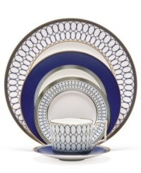 Embellished with intricate garlands, oval links and a fanciful dragon motif, the Renaissance Gold 5-piece place settings evoke Europe's glorious Renaissance period. Rendered in deep blue and gold to transform any formal meal into a spectacular royal gala.