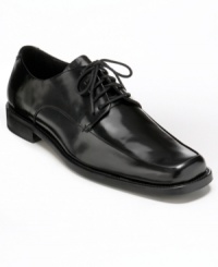 Crafted in soft calf leather, this stylish pair of oxford men's dress shoes is as comfy as it is classic with a sleek moc toe. Crafted in soft calf leather, this stylish pair of oxford men's dress shoes is as comfy as it is classic with a sleek moc toe.