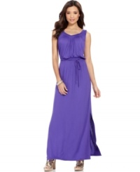 A side slit adds eye-catching appeal to this brightly bold T Tahari petite maxi dress -- perfect for stylish yet chic spring style! A side slit adds eye-catching appeal to this brightly bold T Tahari petite maxi dress -- perfect for stylish yet chic spring style!