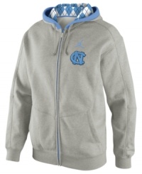 Show the North Carolina Tar Heels you're proud of them in this hoodie by Nike. Show the North Carolina Tar Heels you're proud of them in this hoodie by Nike.