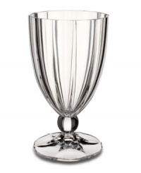 This sparkling, geometric-cut iced tea glass features a beautiful ball-accented stem that extends to an elegant bell shape. This sparkling, geometric-cut iced tea glass features a beautiful ball-accented stem that extends to an elegant bell shape.