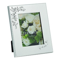 Vera Wang by Wedgwood Lace Bouquet 5-Inch by 7-Inch Frame Vera Wang by Wedgwood Lace Bouquet 5-Inch by 7-Inch Frame