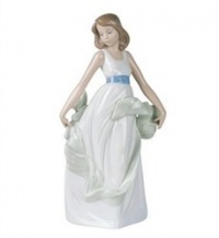Nao Walking On Air Porcelain Figurine Nao Walking On Air Porcelain Figurine