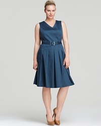 Usher in this season's ladylike trend with a Jones New York Collection Plus dress. A fit-and-flare silhouette crafts an undeniably feminine form, while crisp pleats lend retro charm. Usher in this season's ladylike trend with a Jones New York Collection Plus dress. A fit-and-flare silhouette crafts an undeniably feminine form, while crisp pleats lend retro charm.
