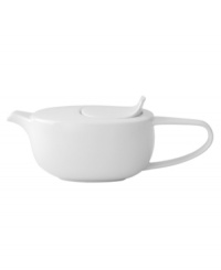 Minimal yet elegant, this teapot fits right into both formal and casual occasions. Customize your own table arrangement with other pieces from the sleek Urban Nature collection from Villeroy & Boch.