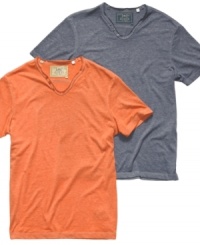 Instant casual cool. This tee from Guess is a solid choice for the weekend. Instant casual cool. This tee from Guess is a solid choice for the weekend.