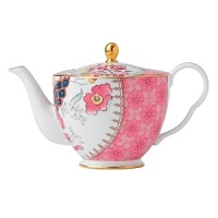 The latest addition to the Wedgwood Harlequin Tea Story, the Butterfly Bloom ceramic teapot features vintage-inspired colors, patterns and shapes finely detailed on bone china with an elegant gold rim. It's exquisitely boxed in signature Wedgwood packaging to make a fabulous gift for any true tea lover.