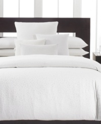 Clean and simple. Crafted of ultra-soft 300-thread count combed cotton percale, this fitted sheet from Calvin Klein is the perfect complement to the Mykonos bedding collection.