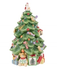 An evergreen with the baubles, birds and perfectly wrapped packages of Spode's historic dinnerware pattern, the Christmas Tree Prestige cookie jar is a festive gift to holiday homes. An evergreen with the baubles, birds and perfectly wrapped packages of Spode's historic dinnerware pattern, the Christmas Tree Prestige cookie jar is a festive gift to holiday homes.
