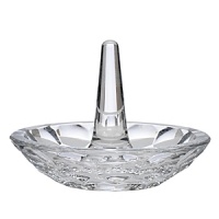 Inspired by the luxurious texture of lizard, Atelier Crystal Giftware features an accentuated thumbprint and multifaceted design that is intriguing to the touch and equally appealing to the eyes. Inspired by the luxurious texture of lizard, Atelier Crystal Giftware features an accentuated thumbprint and multifaceted design that is intriguing to the touch and equally appealing to the eyes.