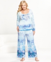 Embrace the lovely decorations of winter while staying warm and cozy in One World's Frozen Snowfall plus size pajamas. Embrace the lovely decorations of winter while staying warm and cozy in One World's Frozen Snowfall plus size pajamas.