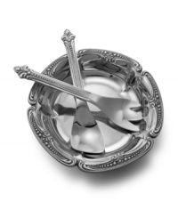 With its exceptionally versatile material and ornate edging, the Belle Mont 3-piece salad set from Wilton Armetale's collection of serveware and serving dishes will become indispensable when entertaining at home. Whether a formal dinner or a casual supper, everyone will enjoy in style. With its exceptionally versatile material and ornate edging, the Belle Mont 3-piece salad set from Wilton Armetale's collection of serveware and serving dishes will become indispensable when entertaining at home. Whether a formal dinner or a casual supper, everyone will enjoy in style.