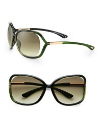 Chic plastic frames with open temple and rose gold end piece. Available in green with gradient olive lens.Tubular temples100% UV protectionMade in Italy Chic plastic frames with open temple and rose gold end piece. Available in green with gradient olive lens.Tubular temples100% UV protectionMade in Italy